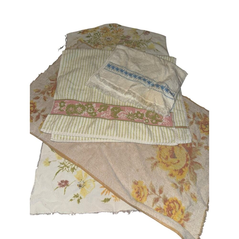 Vintage Floral Terrycloth Towels Lot of 4 Wamsutta Fieldcrest Mixed Prints Retro